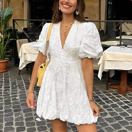 Claudia - Robe Courte Élégante avec Broderies