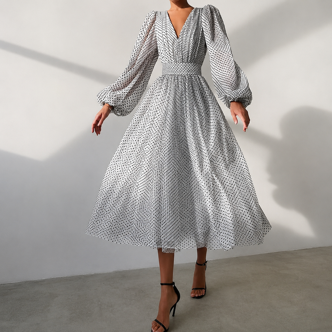 Emina - Robe Élégante à Col V et Manches Longues