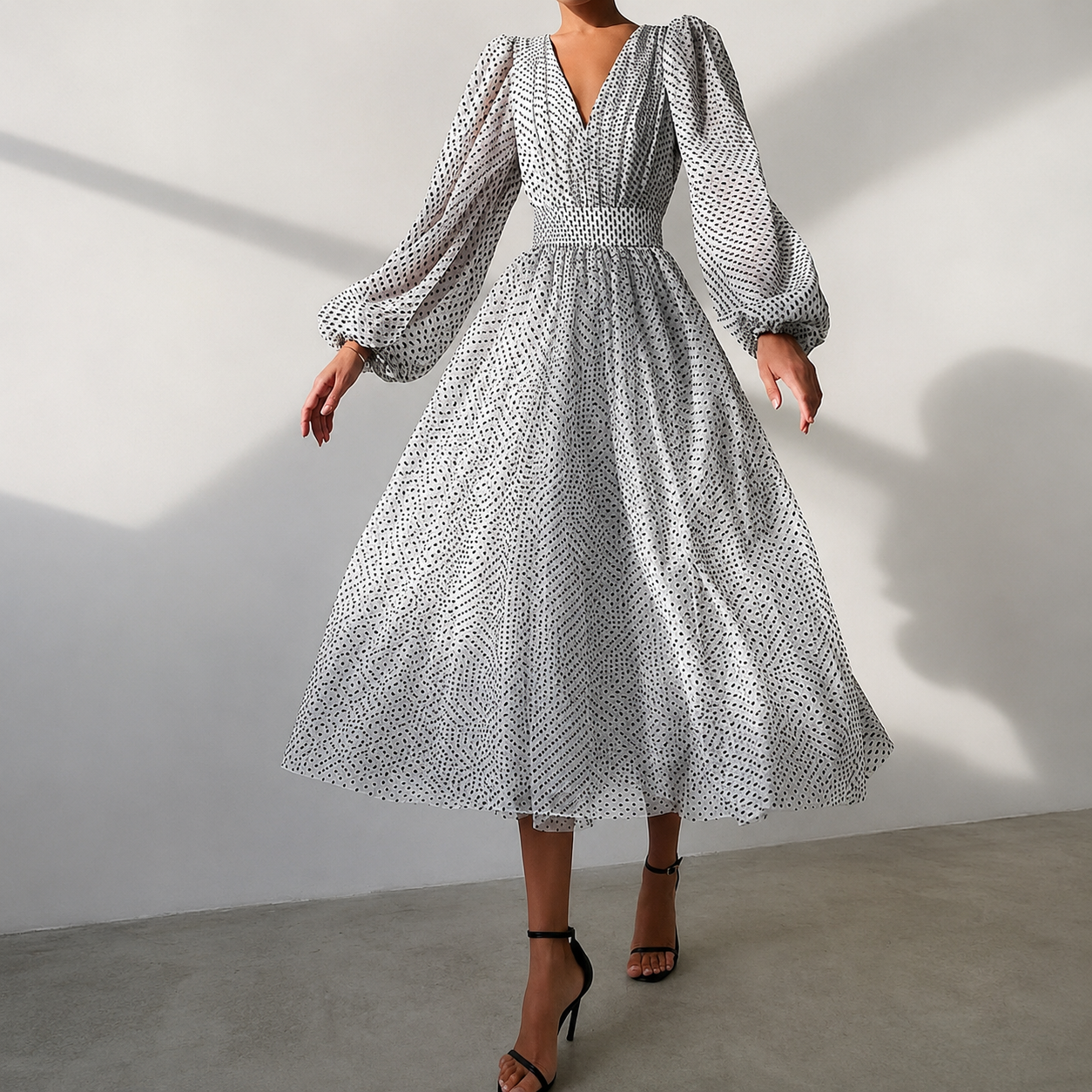 Emina - Robe Élégante à Col V et Manches Longues