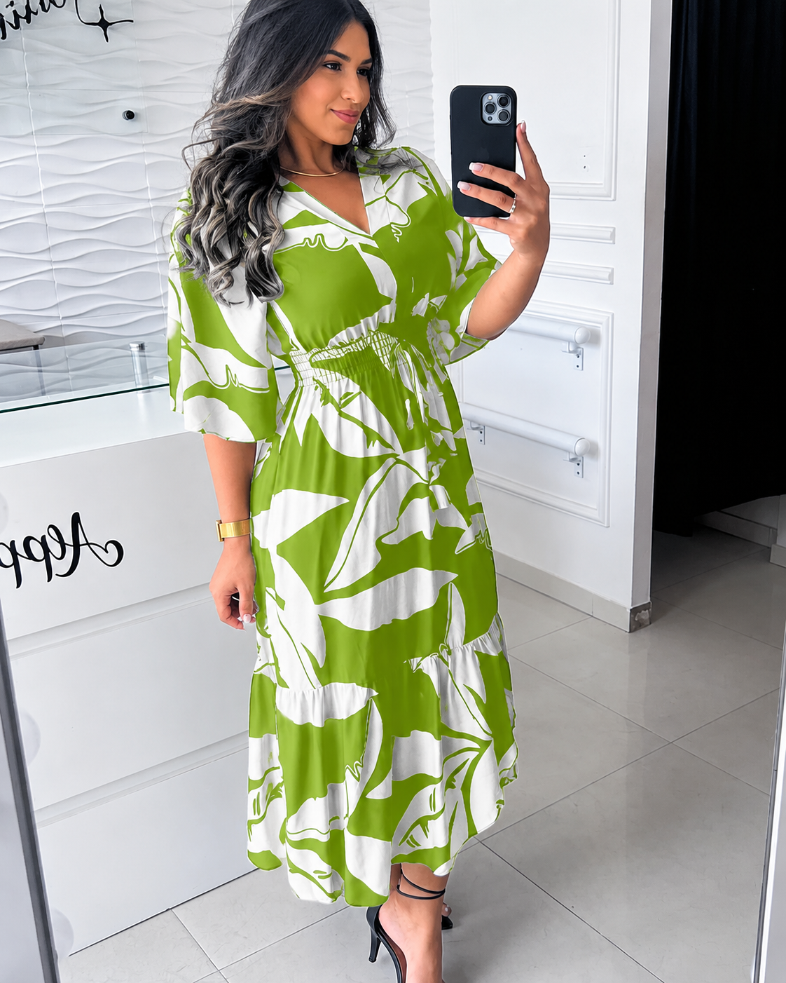 Agathe - Robe Midi Chic avec Décolleté en V