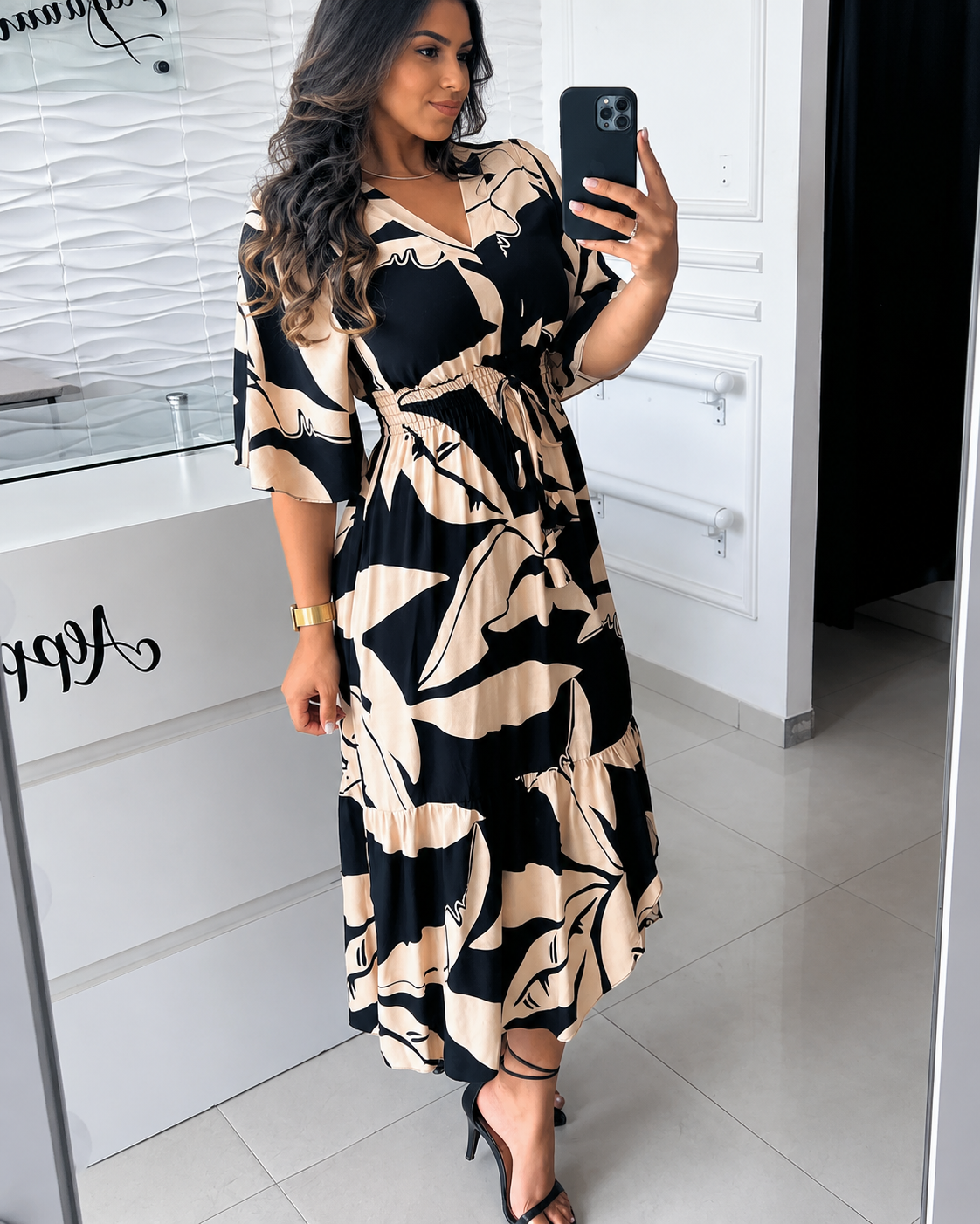 Agathe - Robe Midi Chic avec Décolleté en V