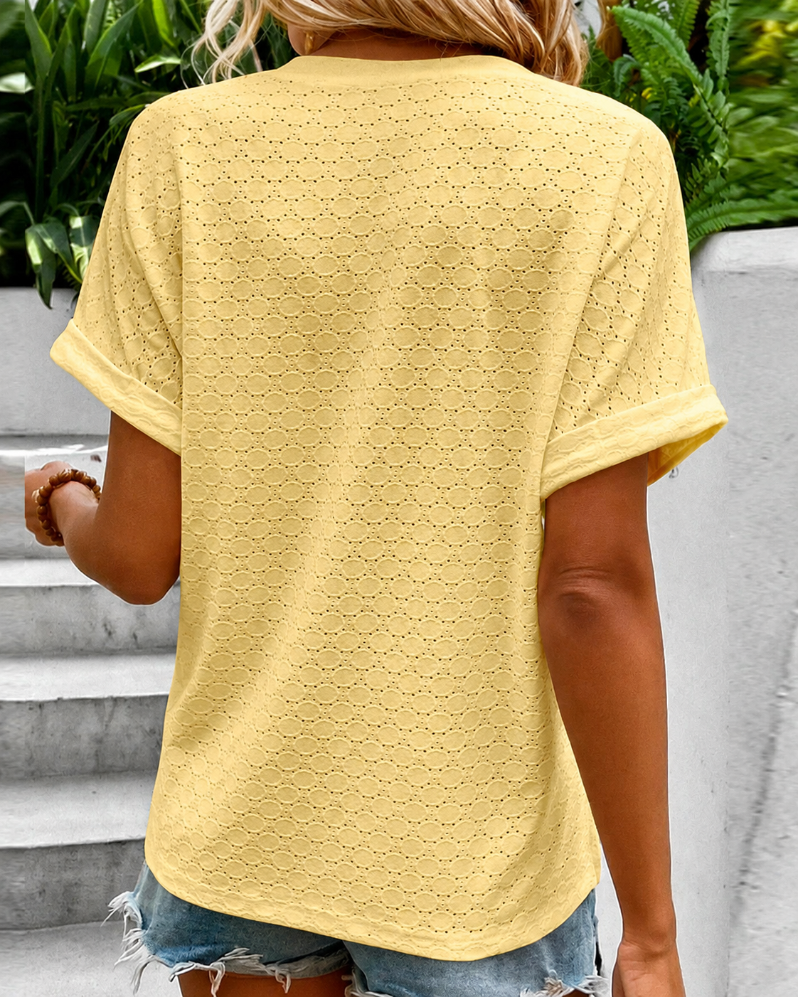 Latresia - Blouse Élégante à Col V avec Boutons