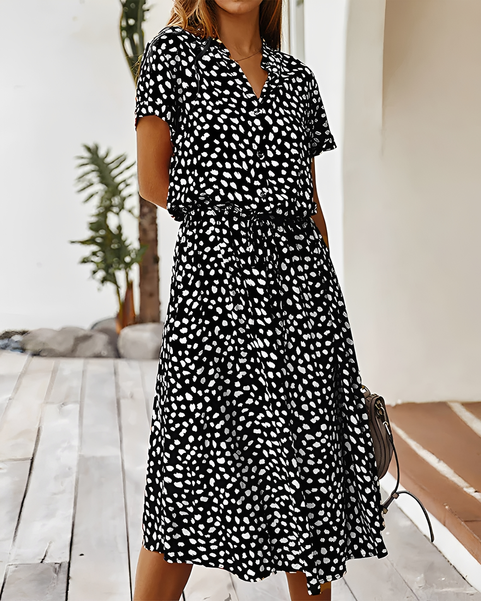 Shannon - Robe midi élégante avec encolure en V