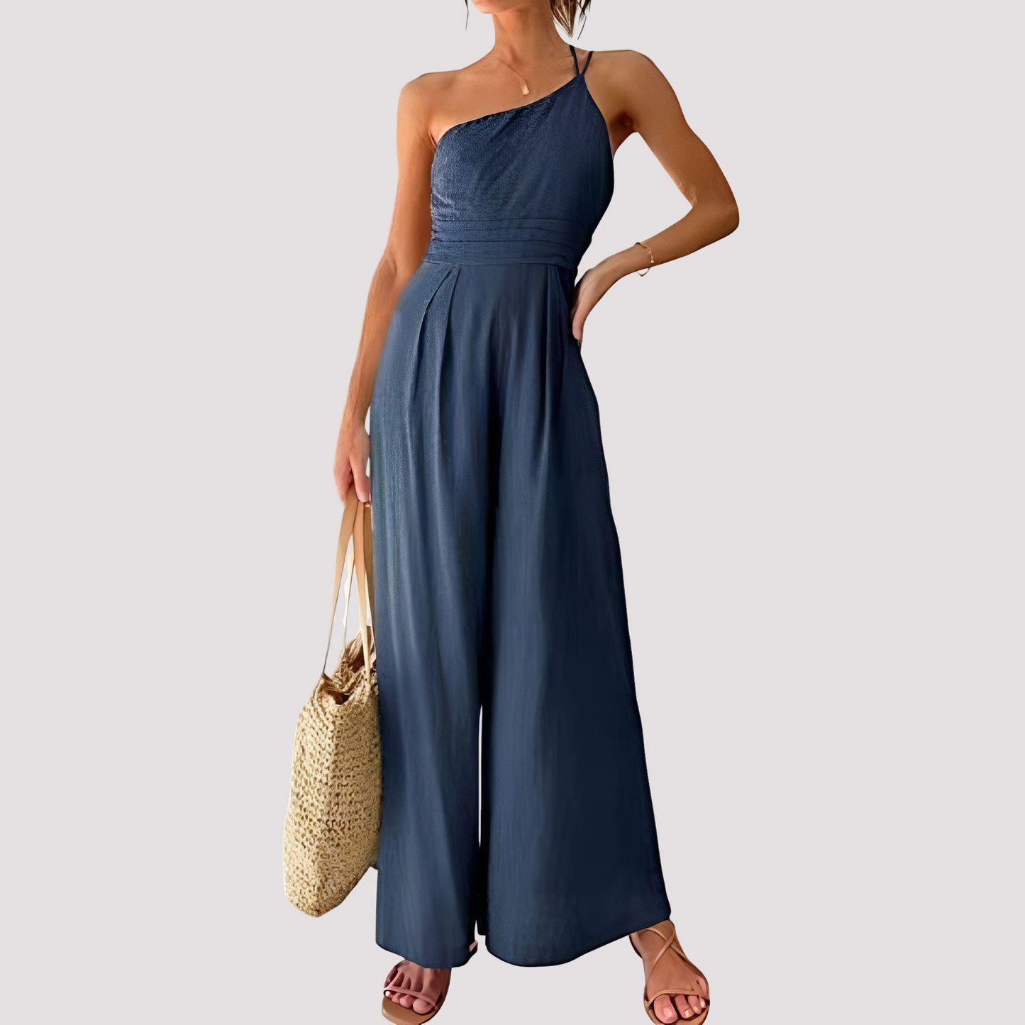 Carla - Tenue chic pour femme avec une épaule et jambes larges