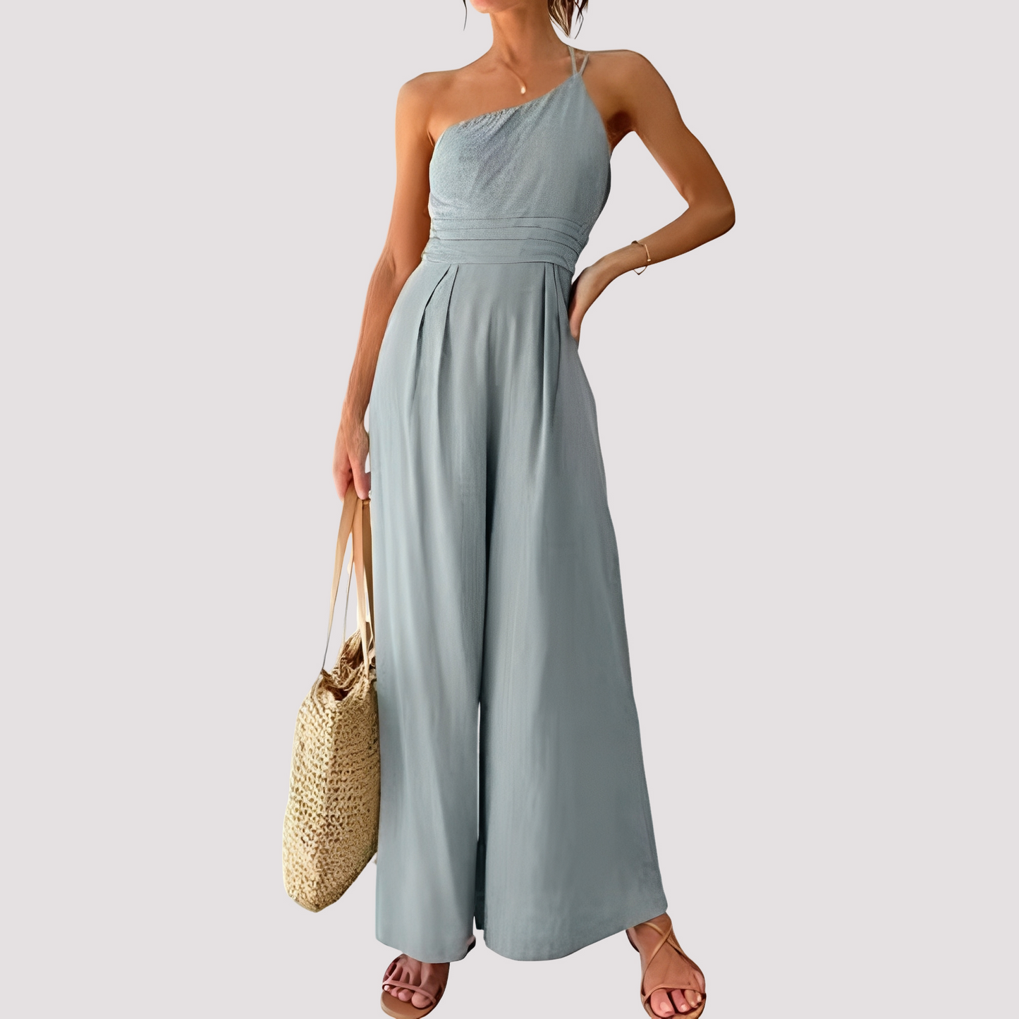 Carla - Tenue chic pour femme avec une épaule et jambes larges
