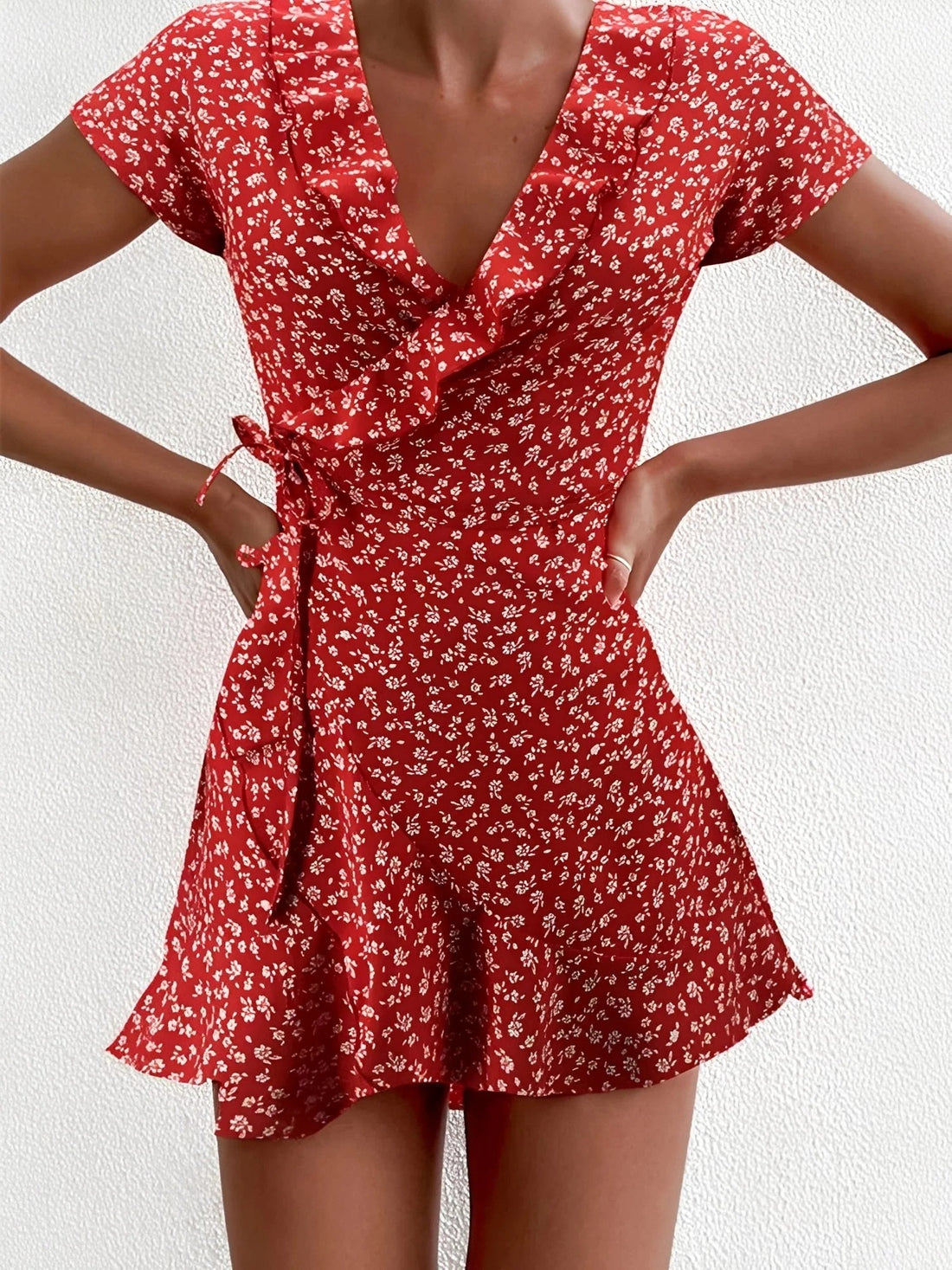Betsy - Robe Courte Élégante à Motif Fleuri