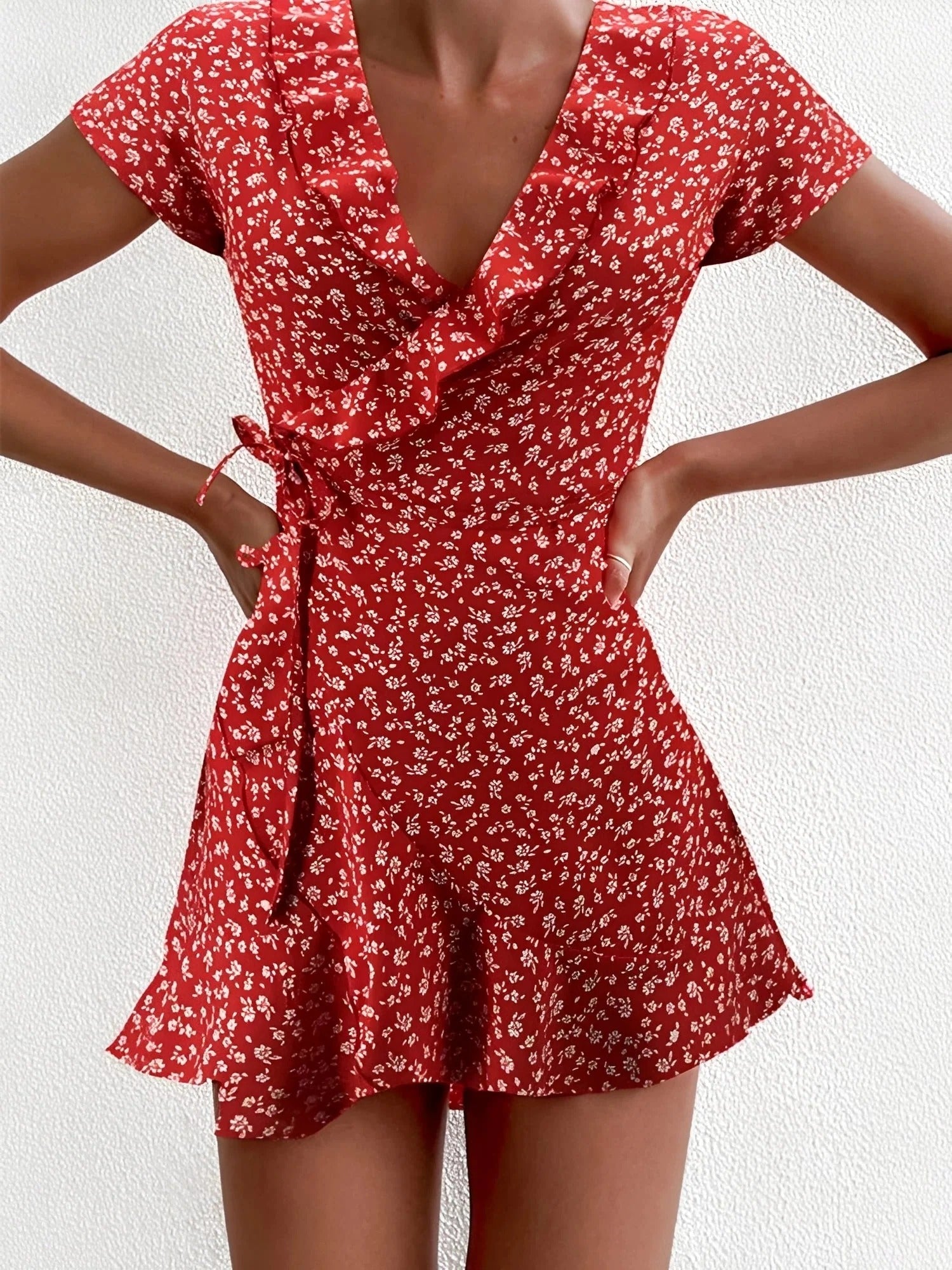 Betsy - Robe Courte Élégante à Motif Fleuri