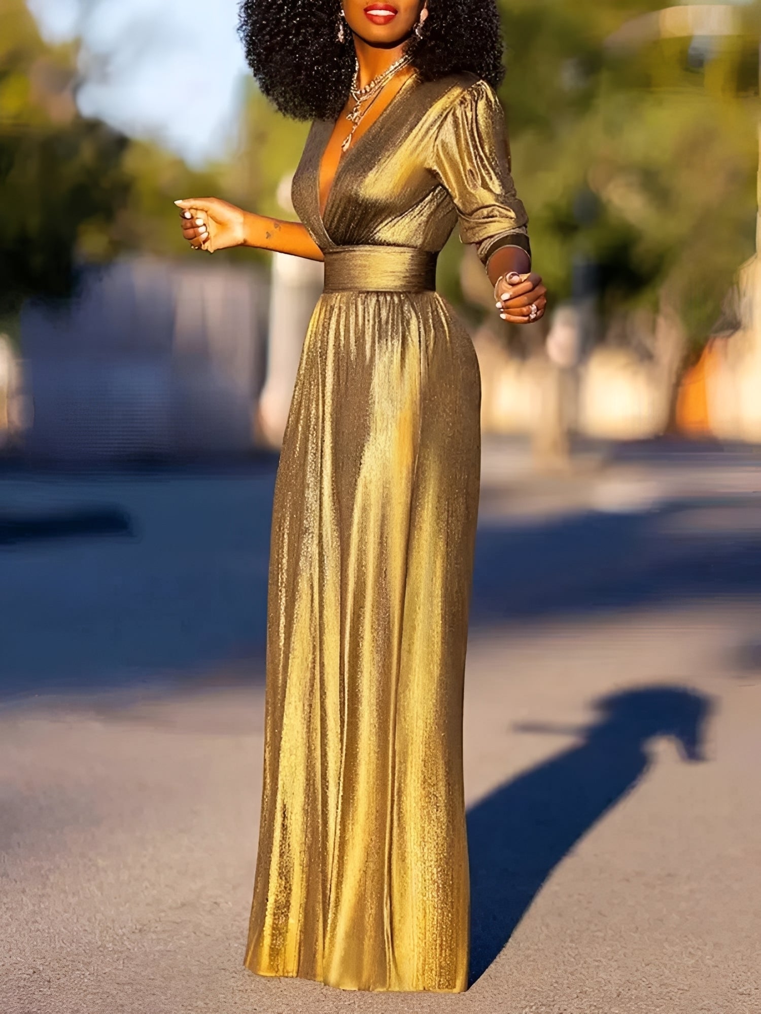Catherine - Tenue Élégante à Col V